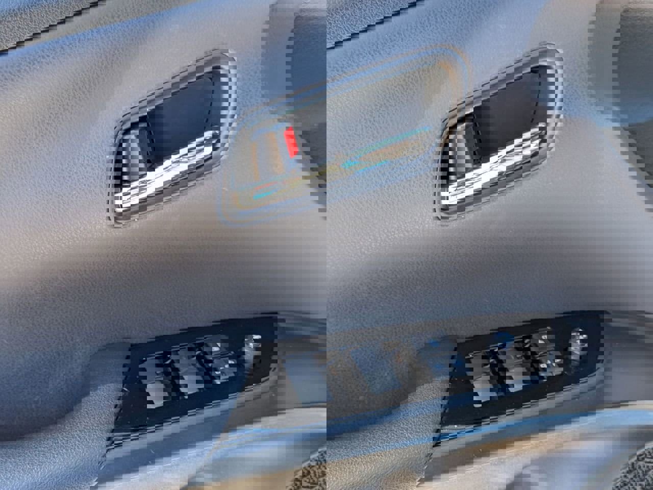 Used 2022 Toyota Prius LE image 9