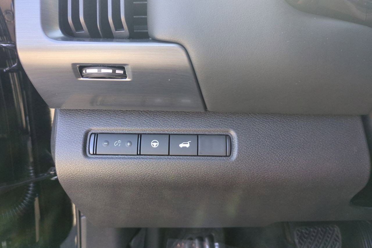 New 2026 Nissan Pathfinder SL w/ SL Premium Package FWD image 18