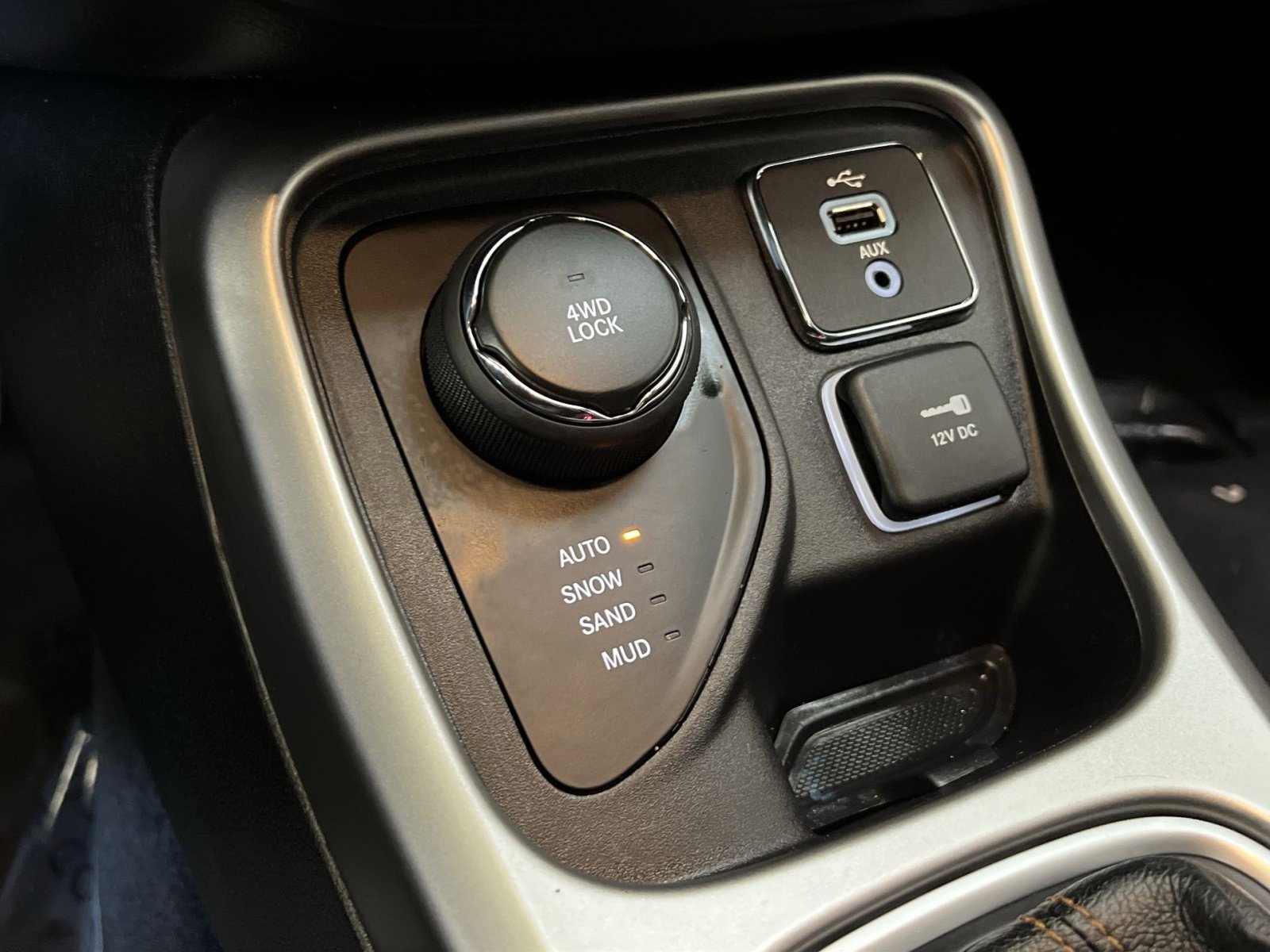 Used 2018 Jeep Compass Latitude AWD/4WD image 37