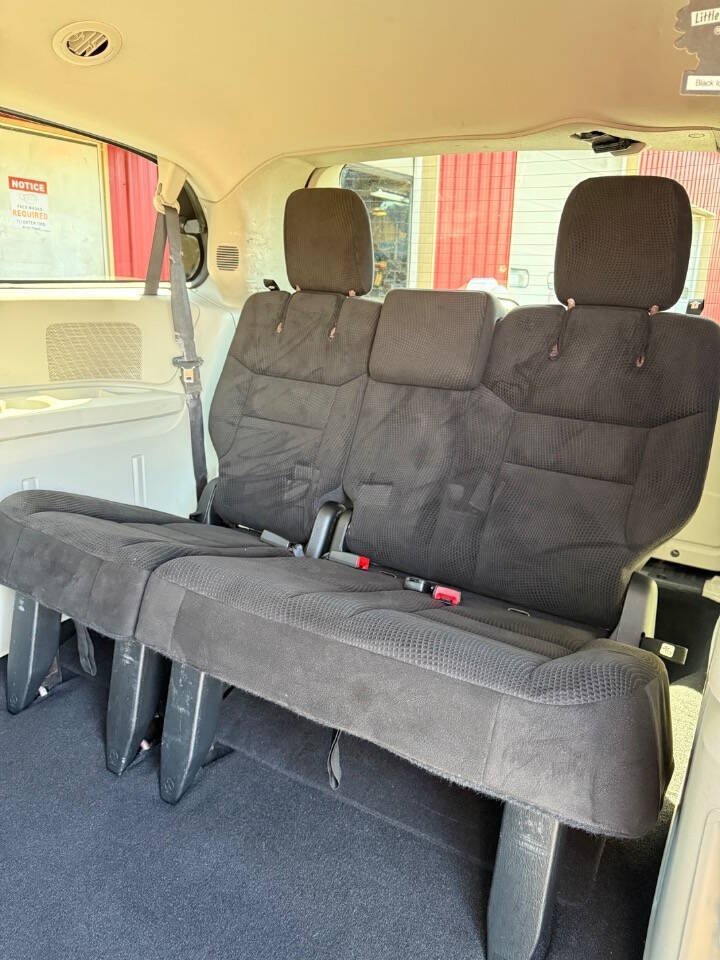 Used 2017 Dodge Grand Caravan SE w/ Power Window Group FWD image 12