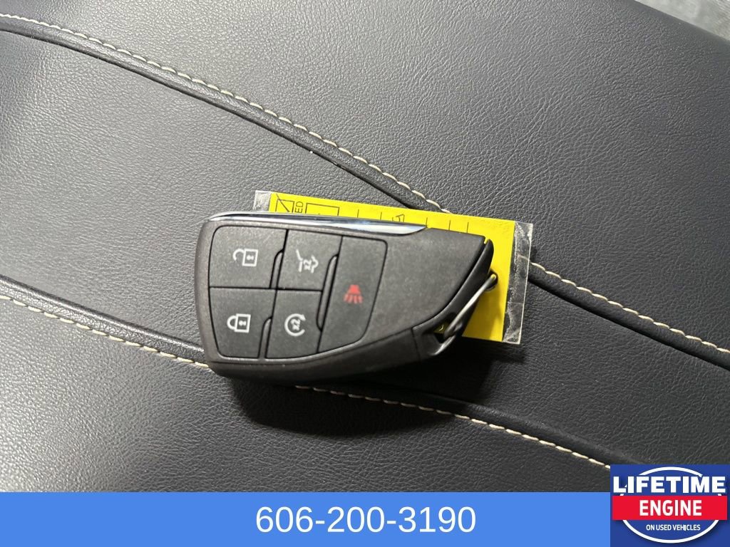 Used 2025 GMC Acadia Elevation image 27