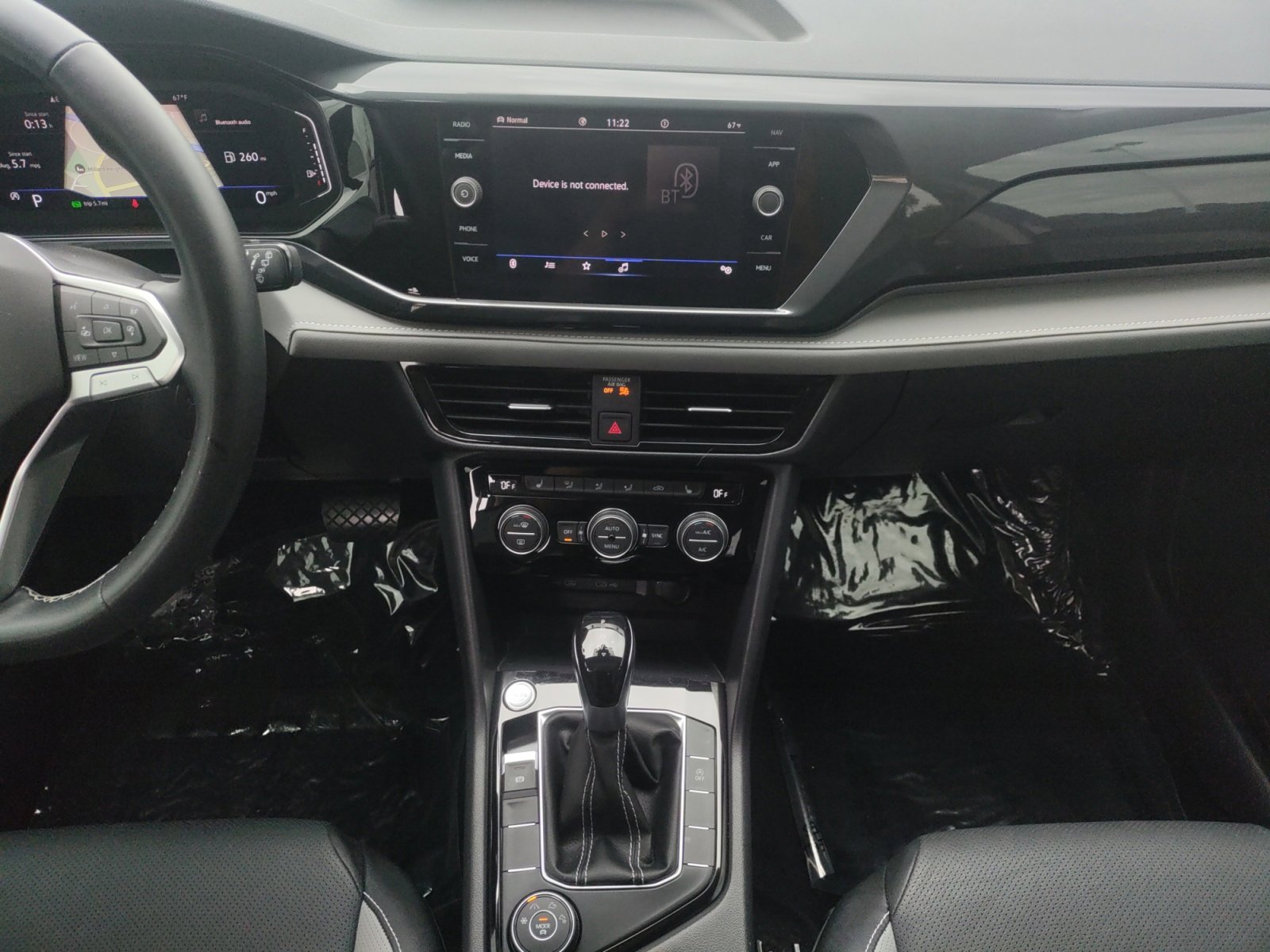 Certified 2022 Volkswagen Taos SEL w/ Panoramic Sunroof Package image 4