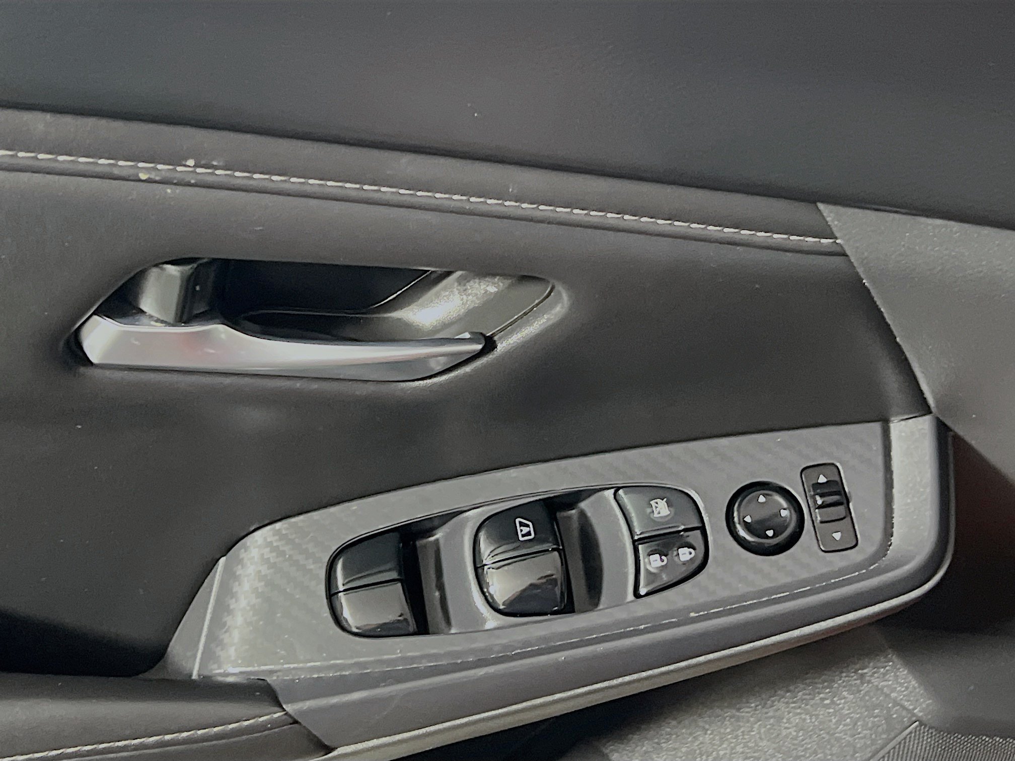 Used 2024 Nissan Sentra SV FWD image 17