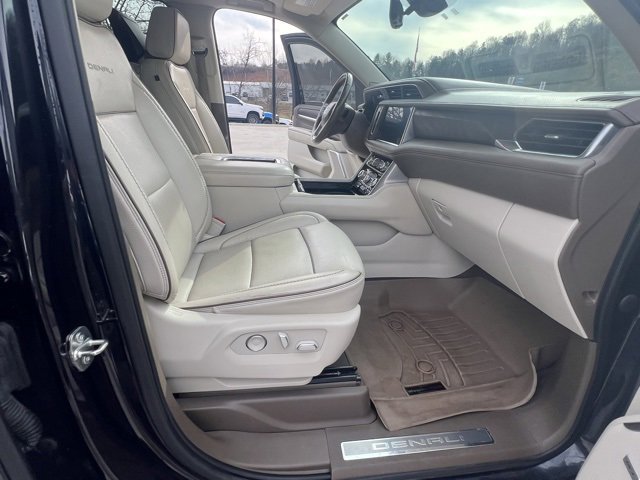 Used 2021 GMC Yukon XL Denali w/ Denali Premium Package image 33