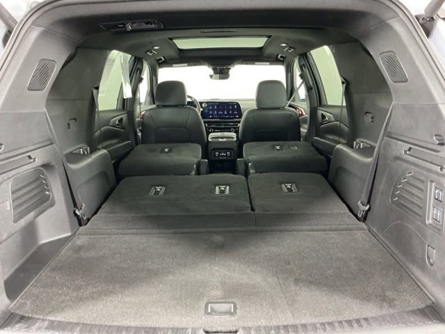 Used 2025 Chevrolet Traverse RS image 33