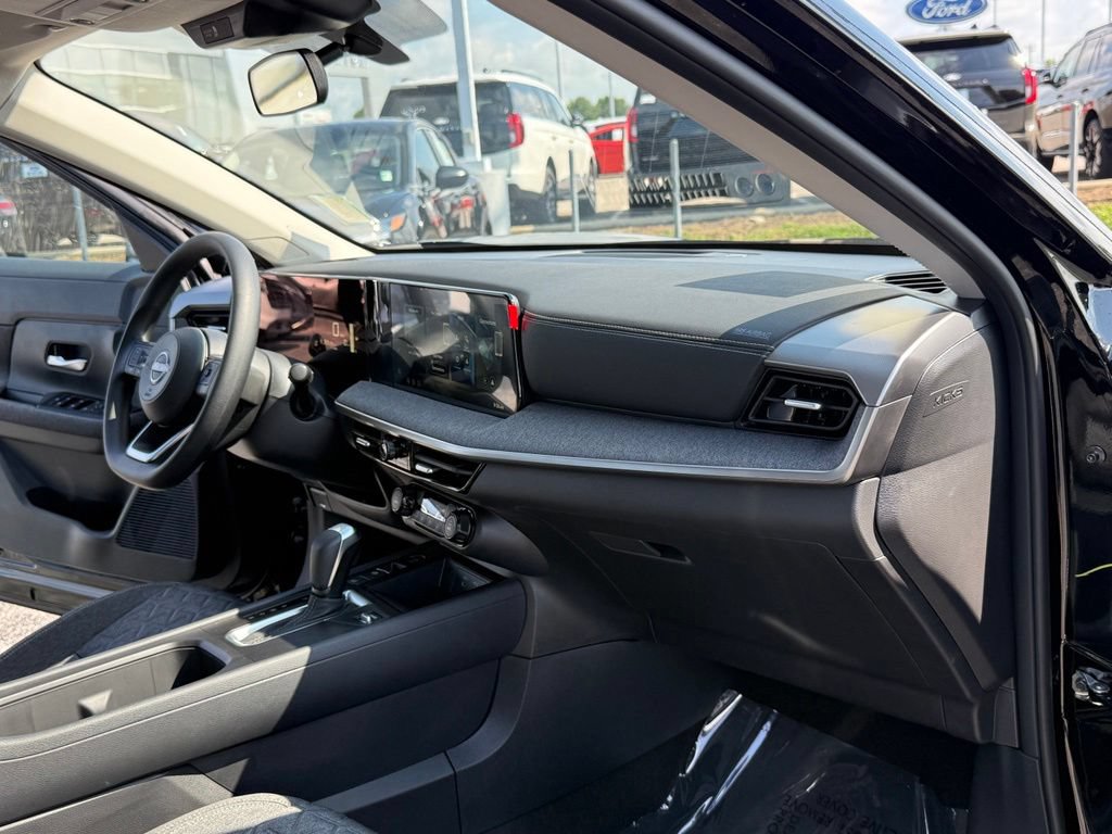 New 2026 Nissan Kicks SV w/ Cold Weather Package FWD image 18