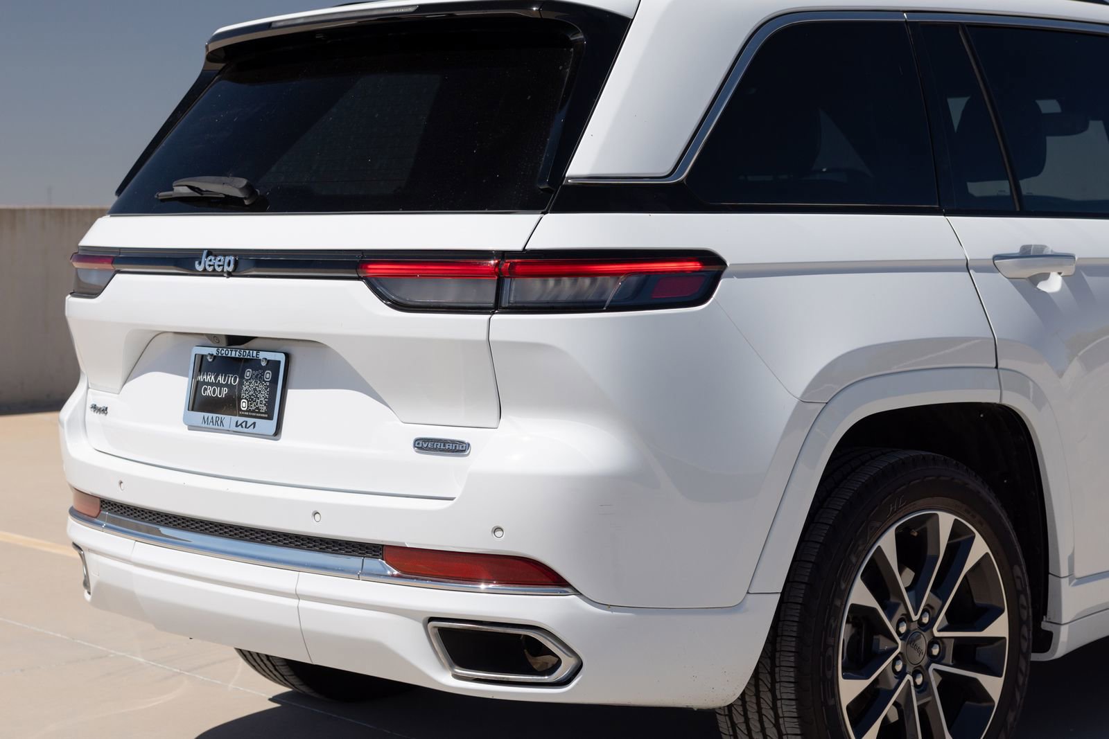 Used 2023 Jeep Grand Cherokee Overland AWD/4WD image 10