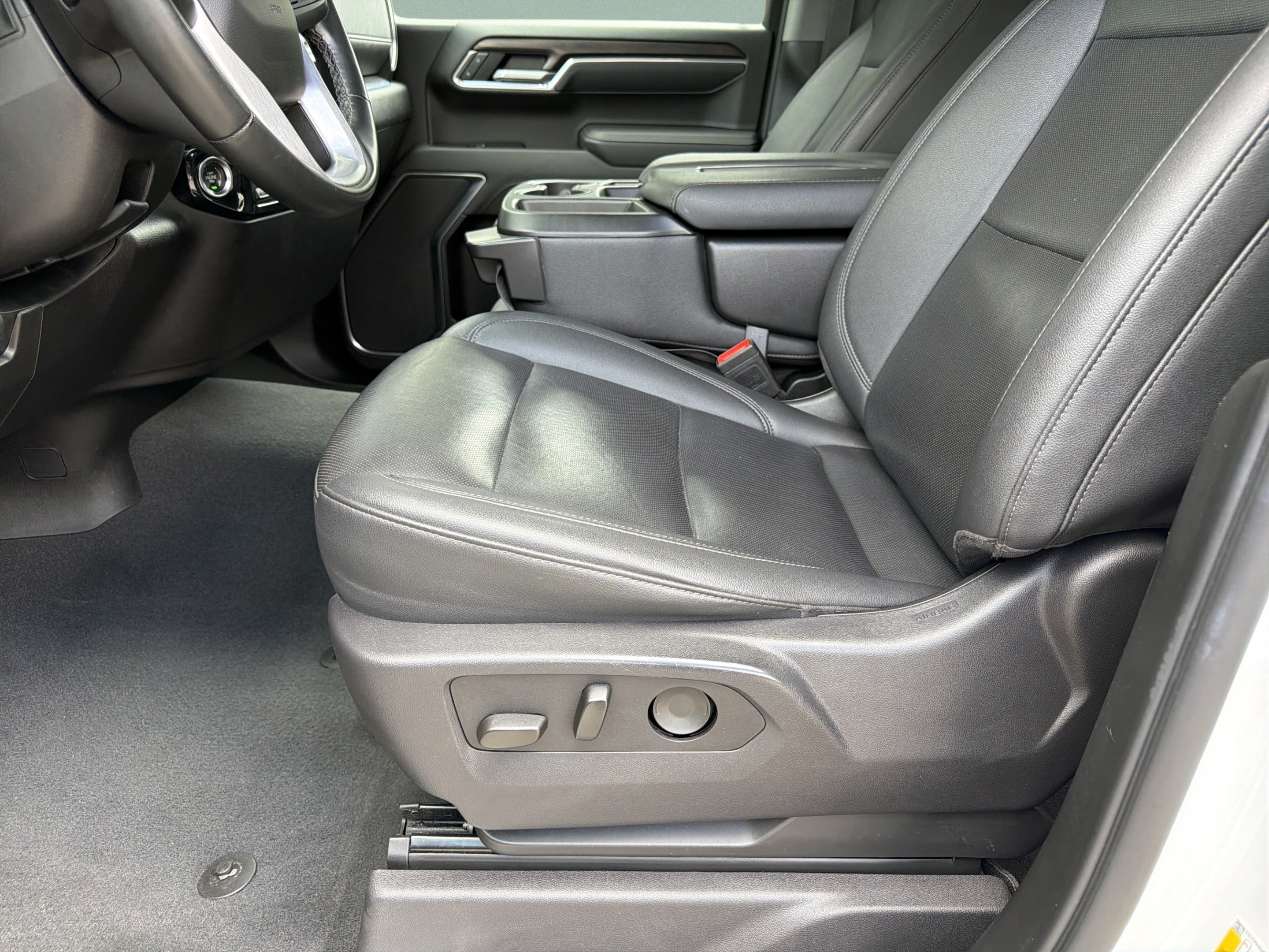 Used 2025 GMC Sierra 1500 SLT RWD image 19