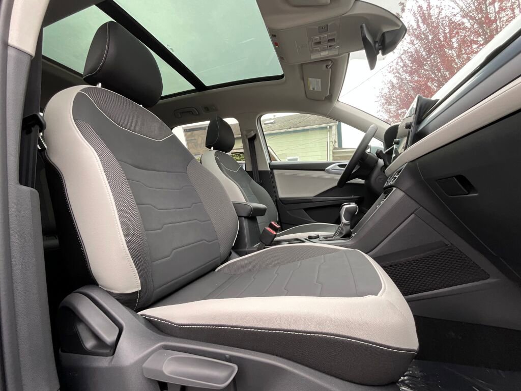 New 2025 Volkswagen Taos SE image 12