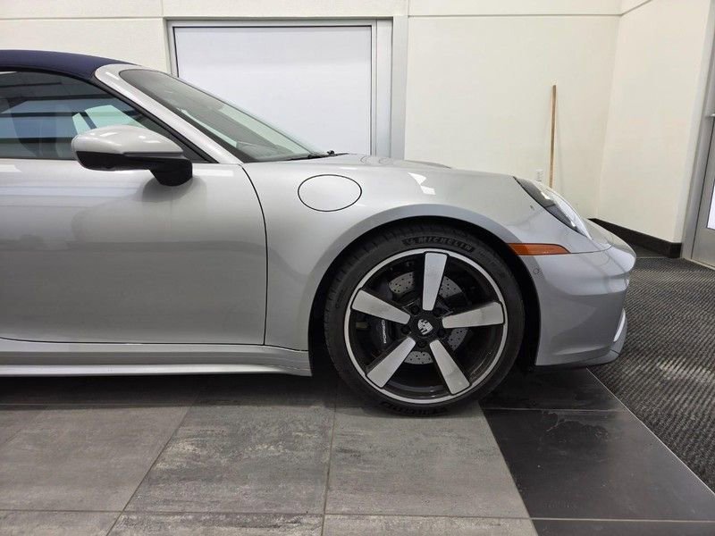 Certified 2025 Porsche 911 Carrera image 10