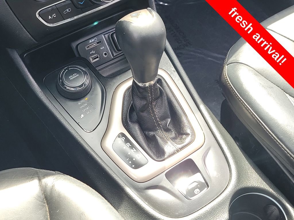 Used 2015 Jeep Cherokee Limited image 32