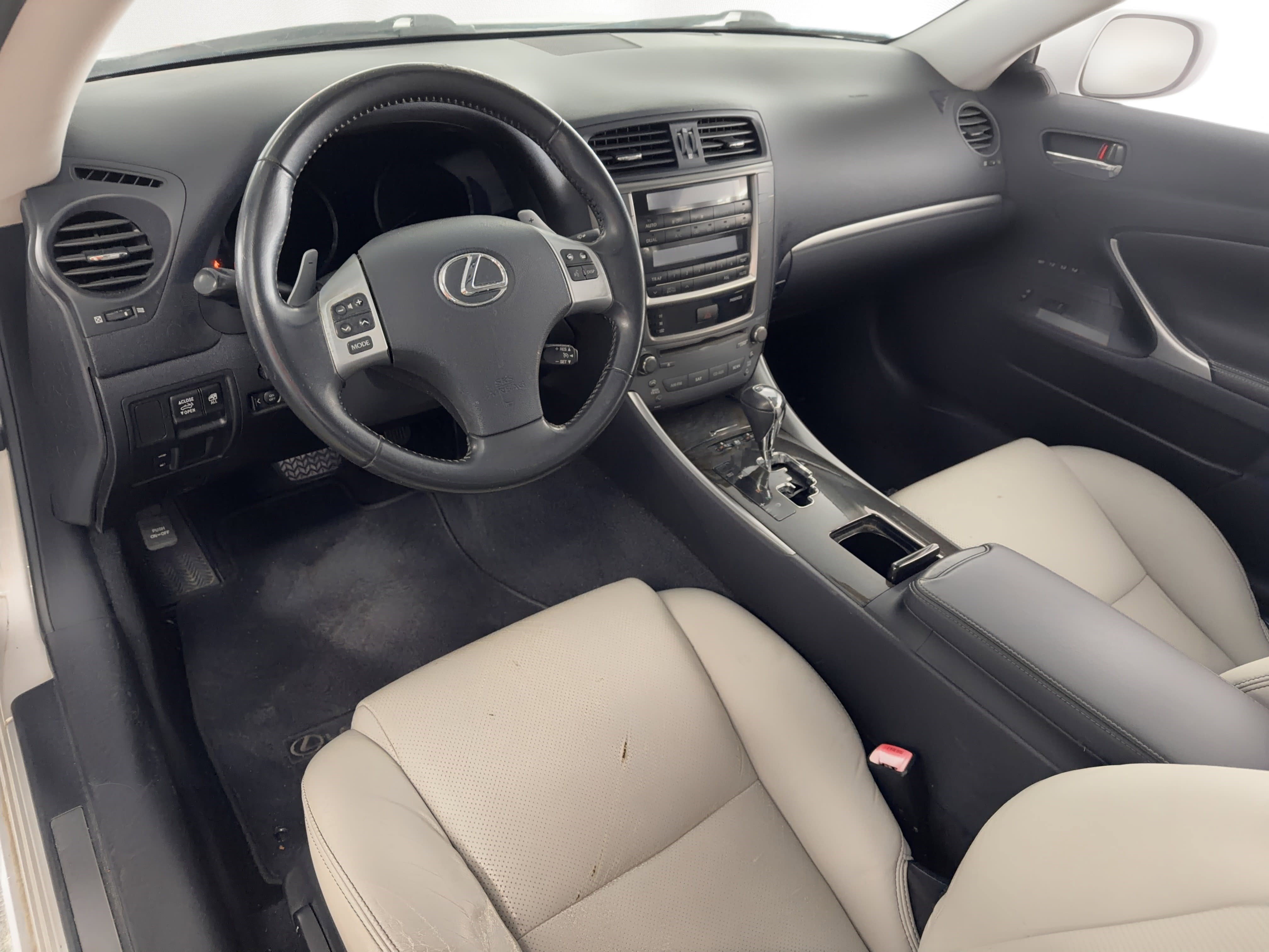 Used 2011 Lexus IS 250C w/ Luxury Pkg image 4