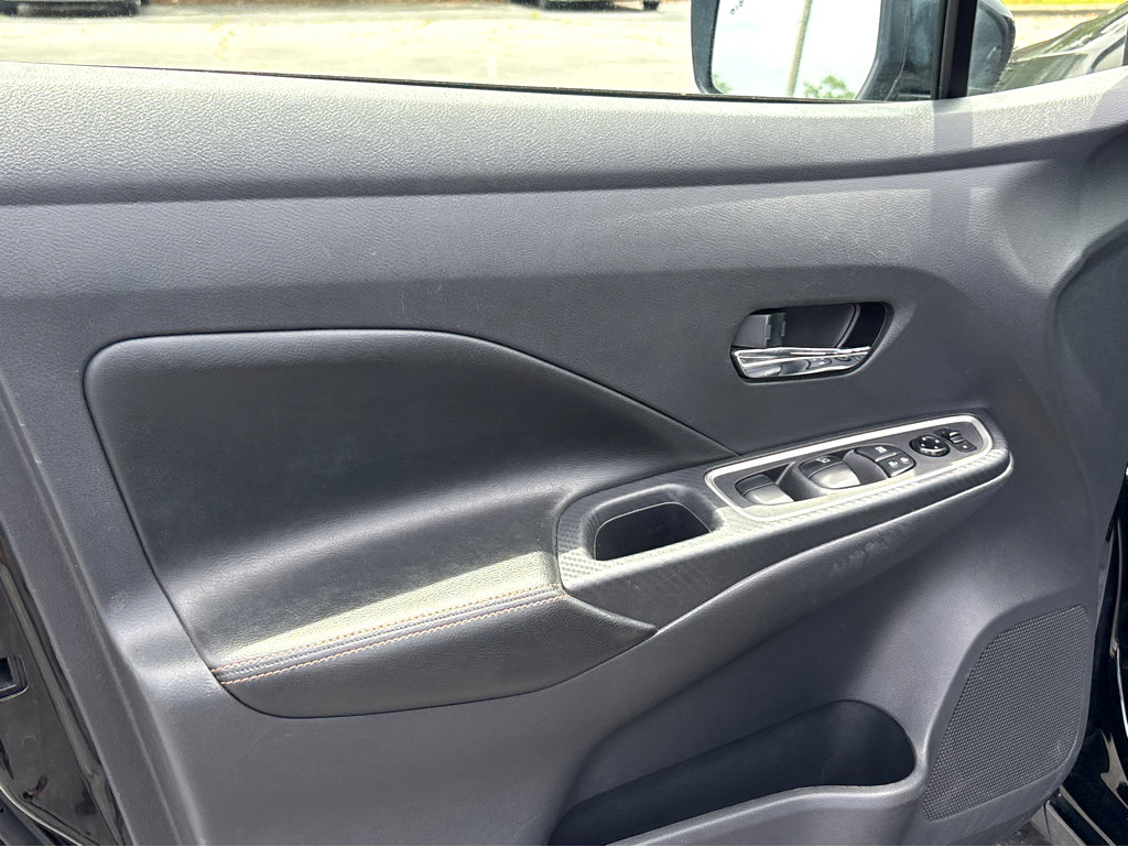Used 2022 Nissan Versa SR FWD image 18