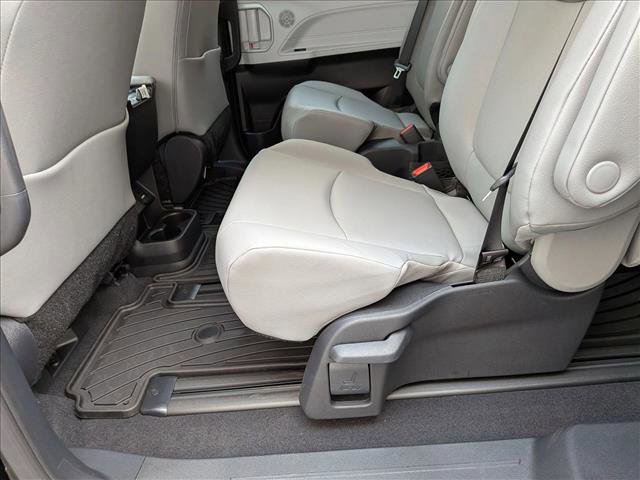 New 2026 Toyota Sienna XLE image 15