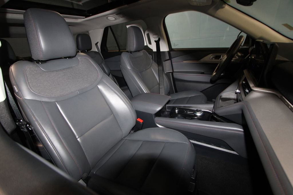Used 2025 Ford Explorer Active w/ Active Comfort Package image 23