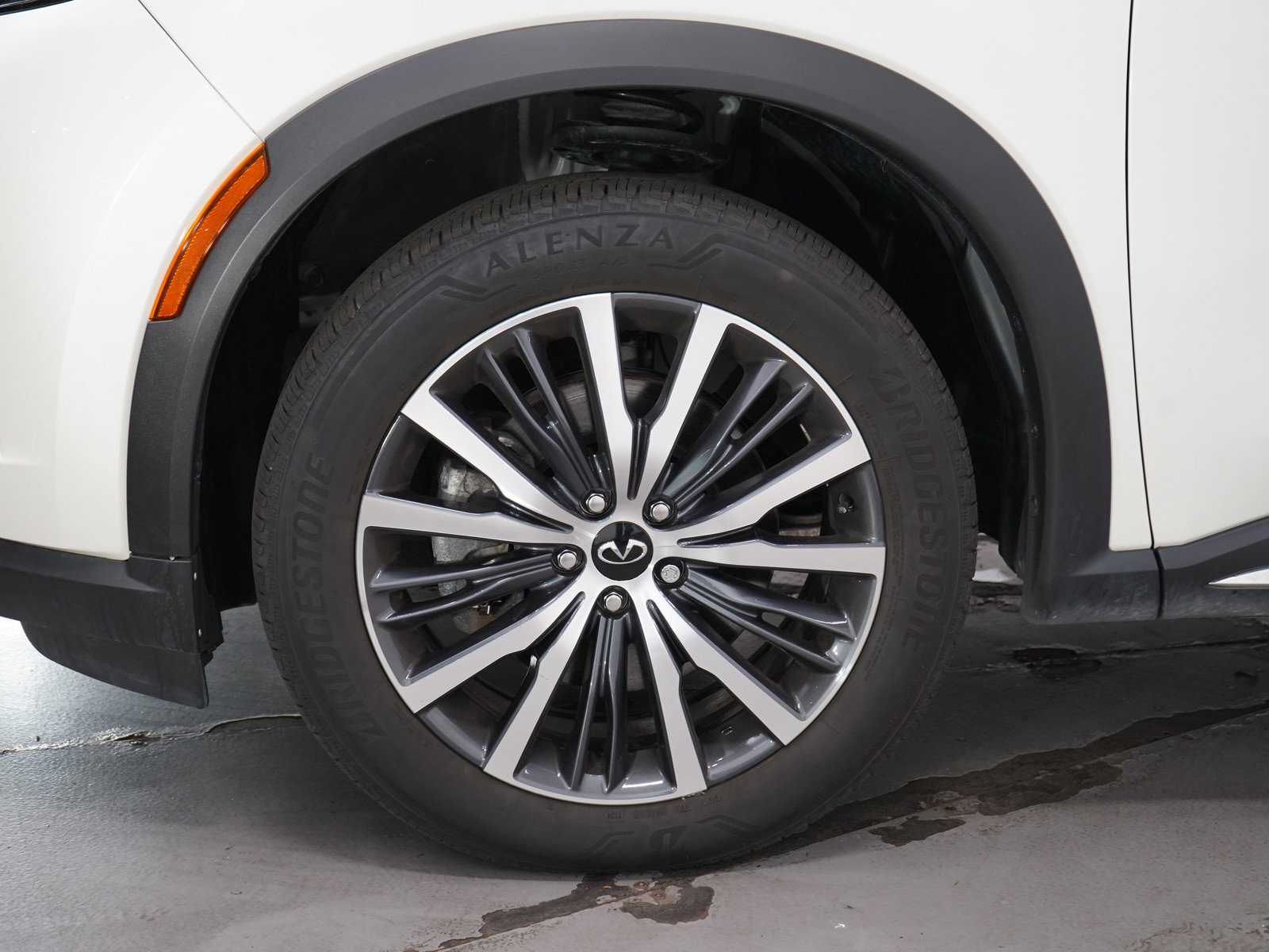 Used 2024 INFINITI QX60 Sensory image 32