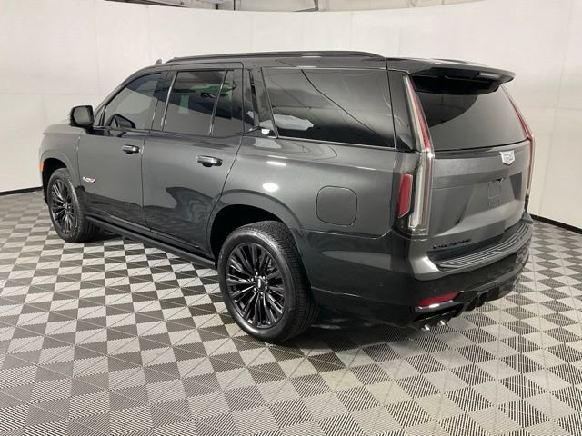 Used 2024 Cadillac Escalade V w/ LPO, ONYX Package AWD/4WD image 4