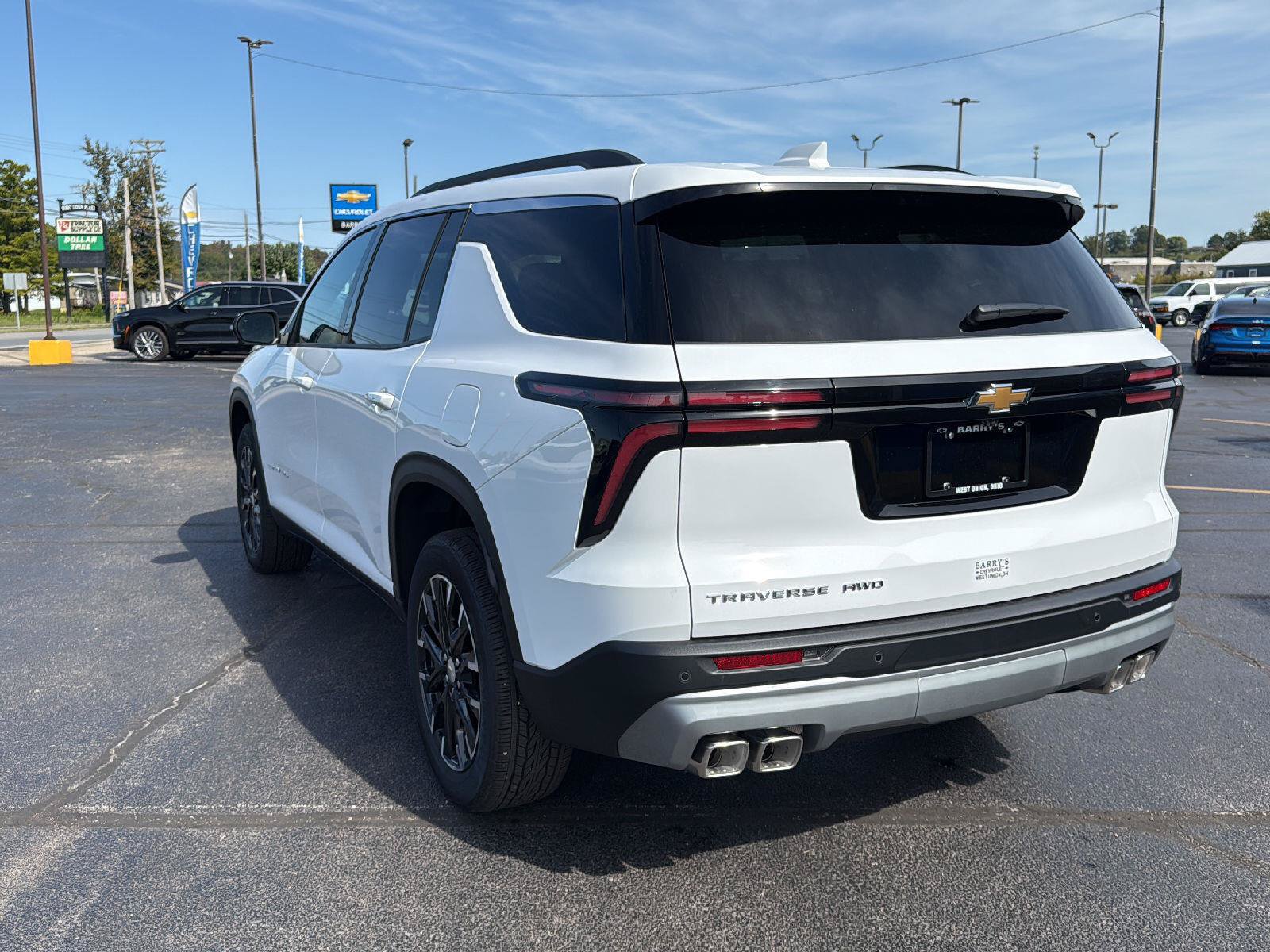New 2026 Chevrolet Traverse LT w/ Sun and Wheel Package AWD/4WD image 3