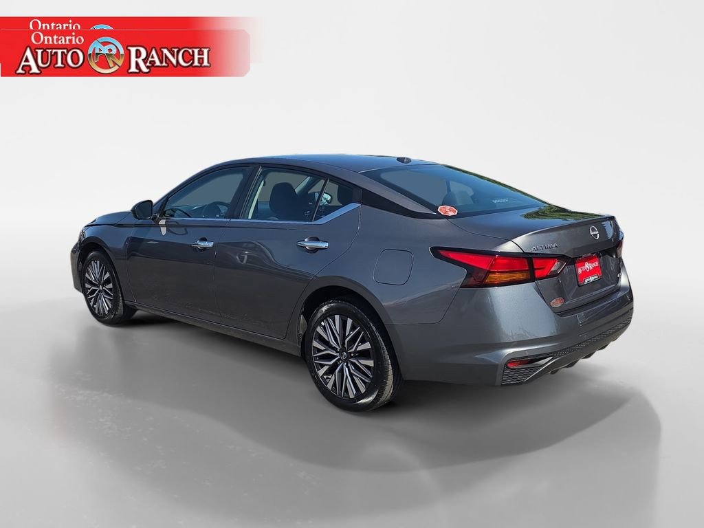 Used 2025 Nissan Altima 2.5 SV AWD/4WD image 3