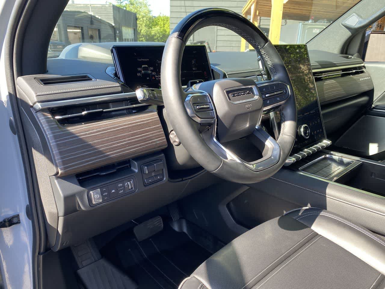 Used 2025 GMC Sierra EV Denali AWD/4WD image 2