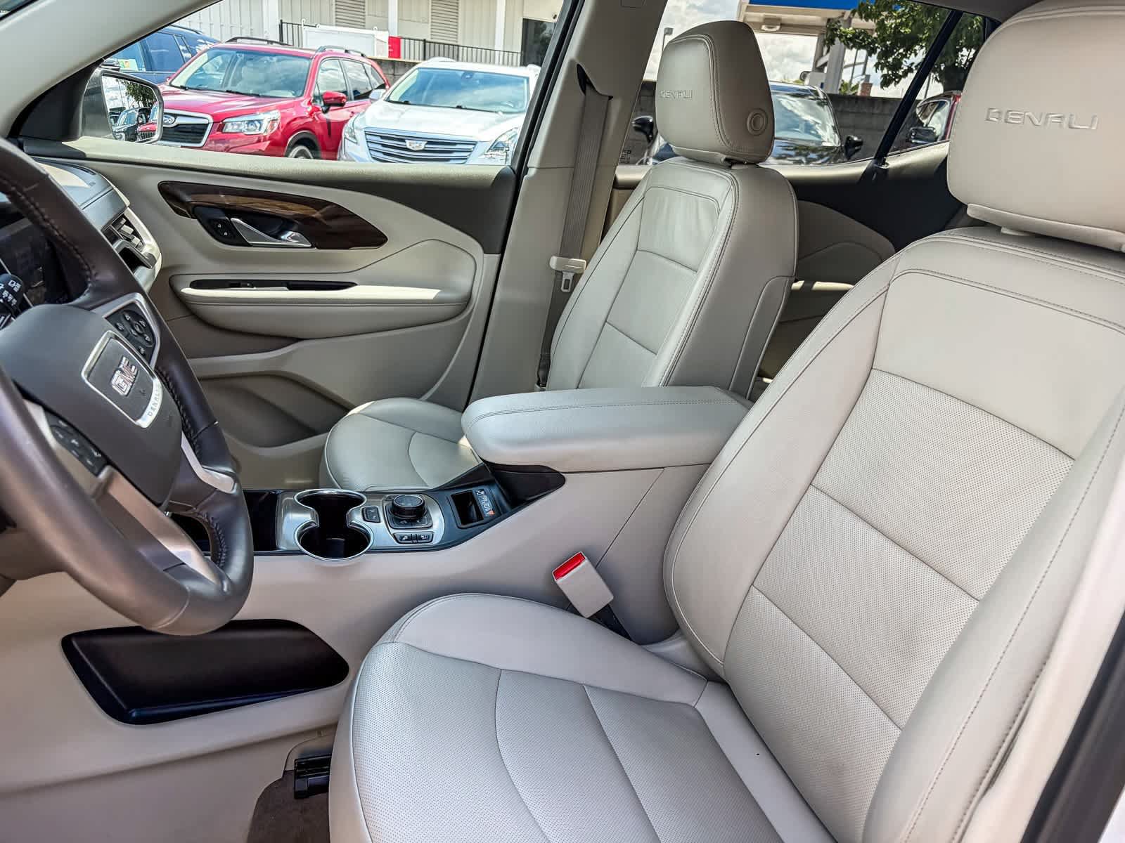 Used 2020 GMC Terrain Denali w/ Denali Premium Package FWD image 16