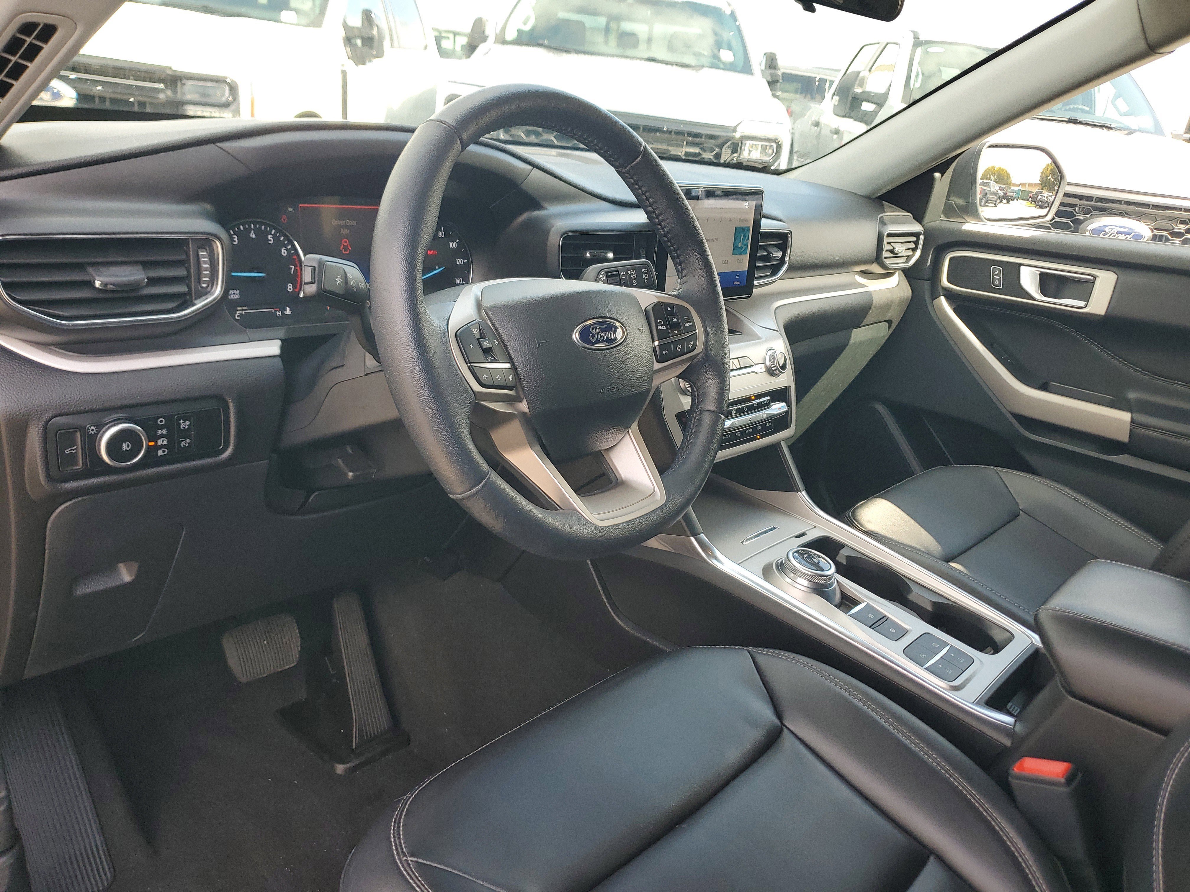 Used 2023 Ford Explorer XLT w/ Equipment Group 202A image 9