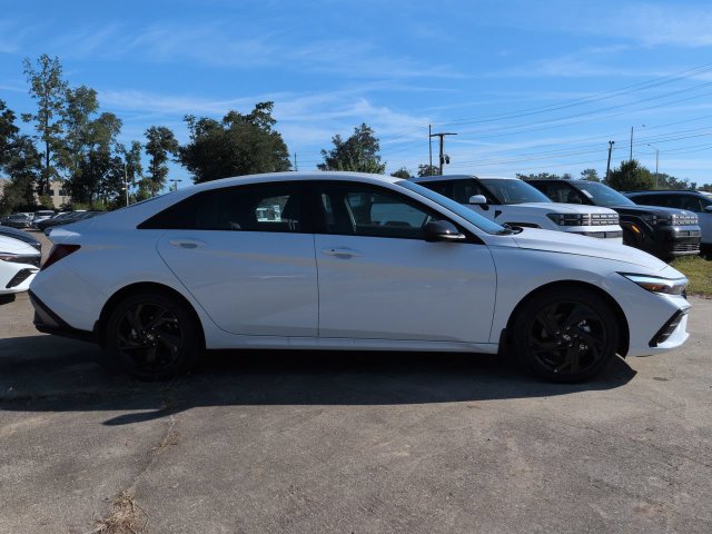 New 2026 Hyundai Elantra SEL Sport FWD image 4