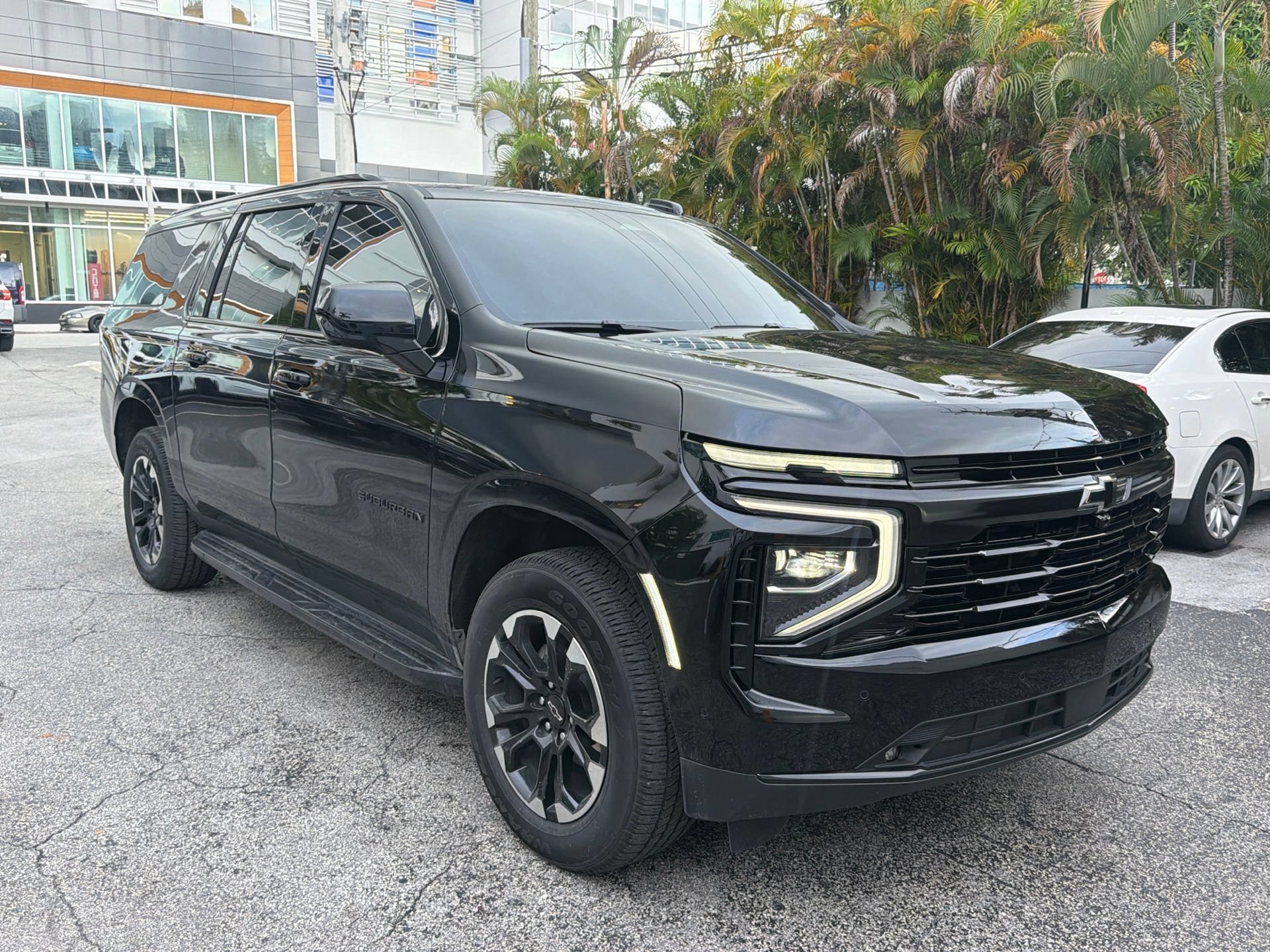 Used 2025 Chevrolet Suburban LS w/ LPO, Dark Essentials Package RWD image 8