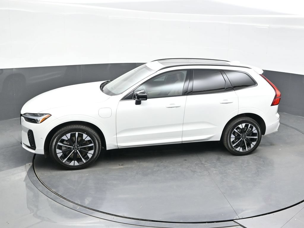 New 2026 Volvo XC60 T8 Plus w/ Climate Package PRO AWD/4WD image 33