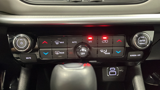 Used 2025 Jeep Compass Limited AWD/4WD image 16