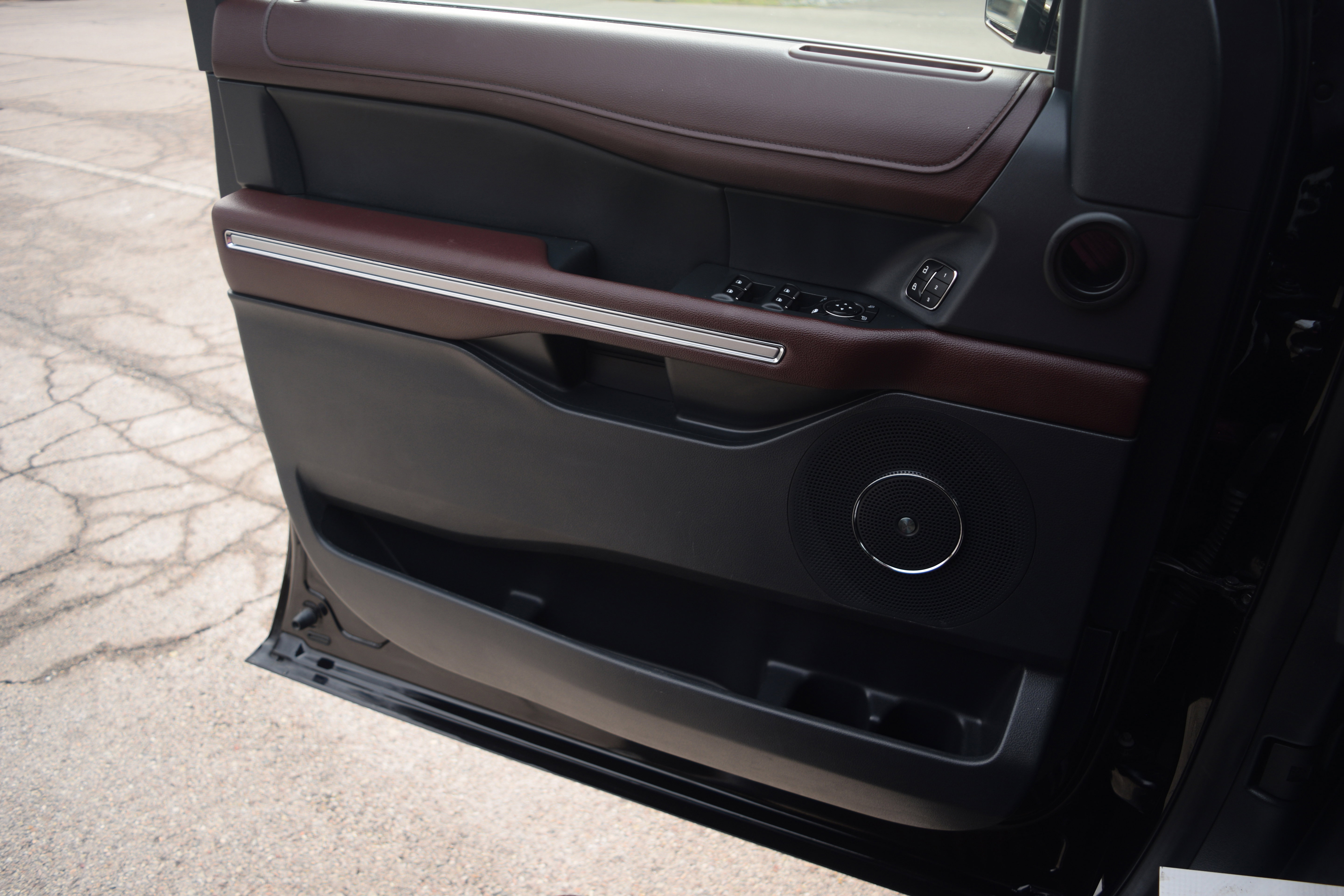 Used 2023 Ford Expedition Limited image 20