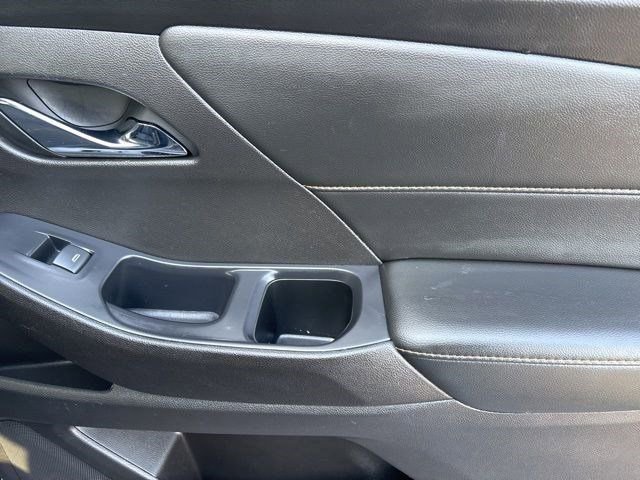 Used 2021 Chevrolet Traverse LT image 39