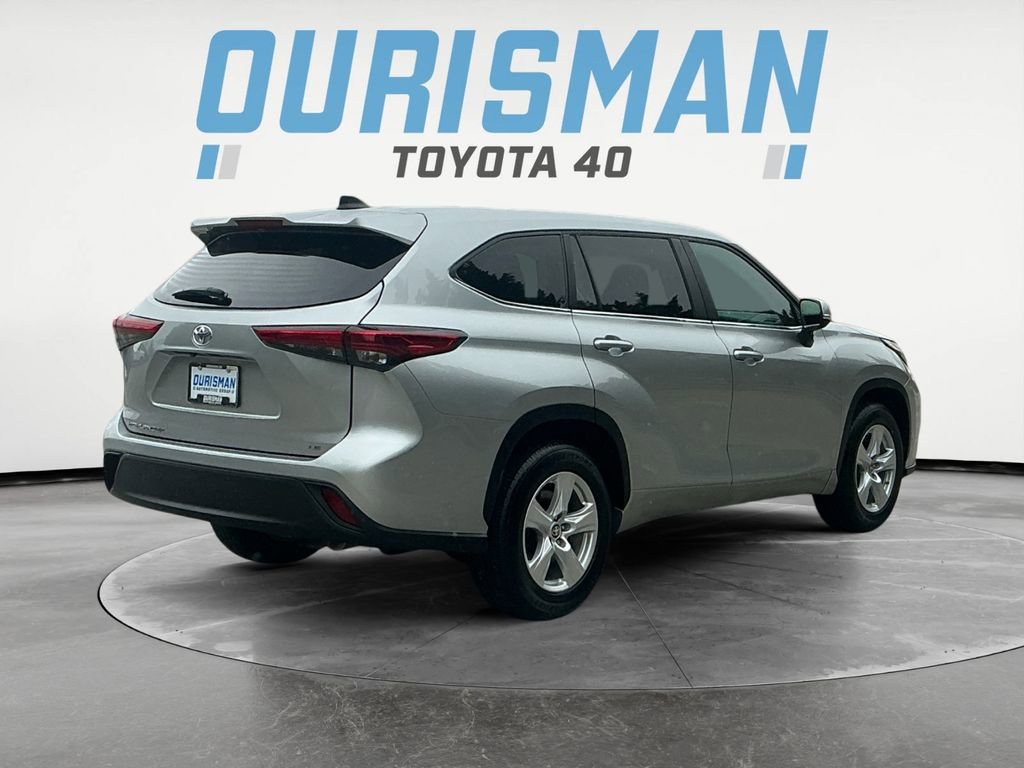 Used 2023 Toyota Highlander LE FWD image 7