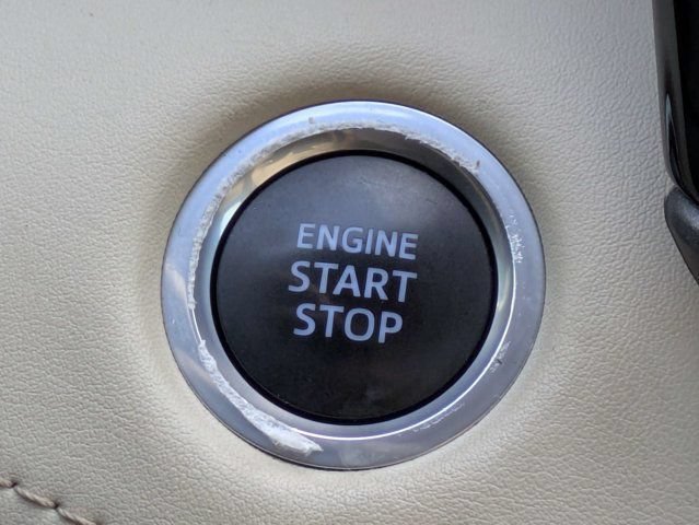 Used 2021 Toyota Highlander XLE AWD/4WD image 30