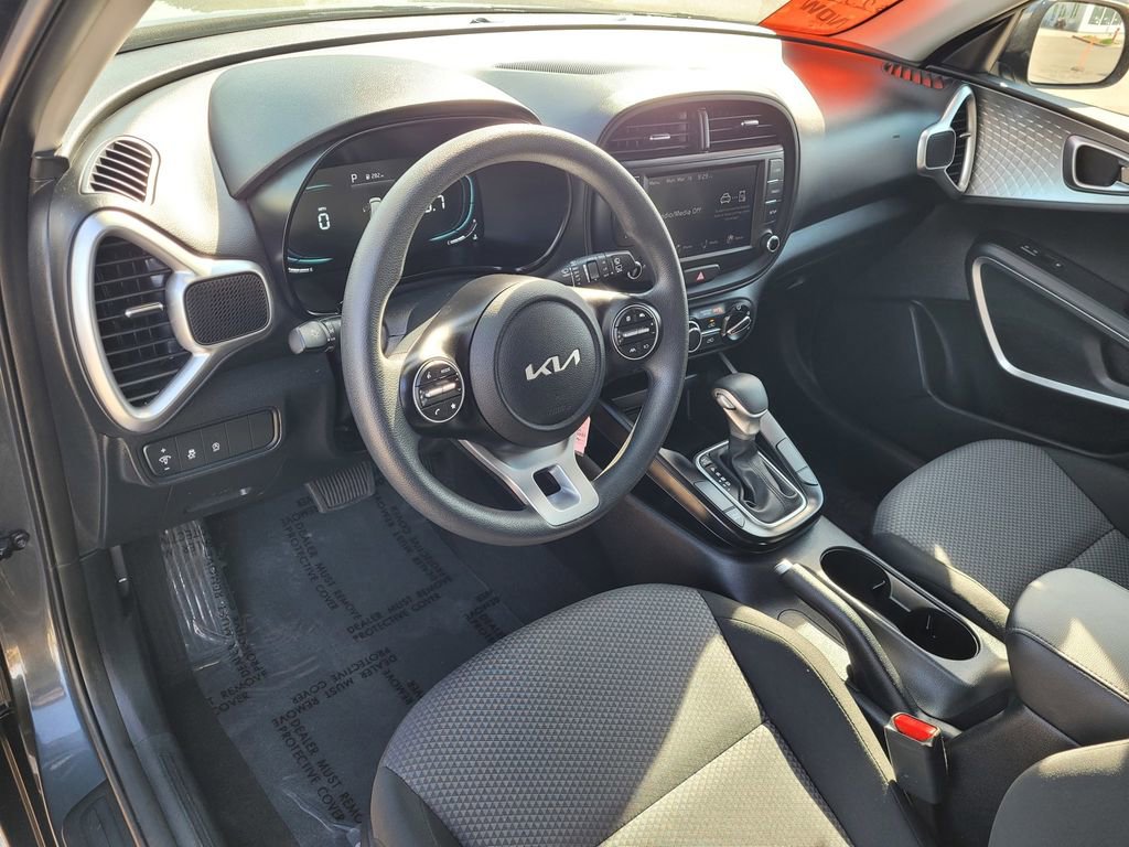 Used 2025 Kia Soul LX w/ LX Technology Package image 7