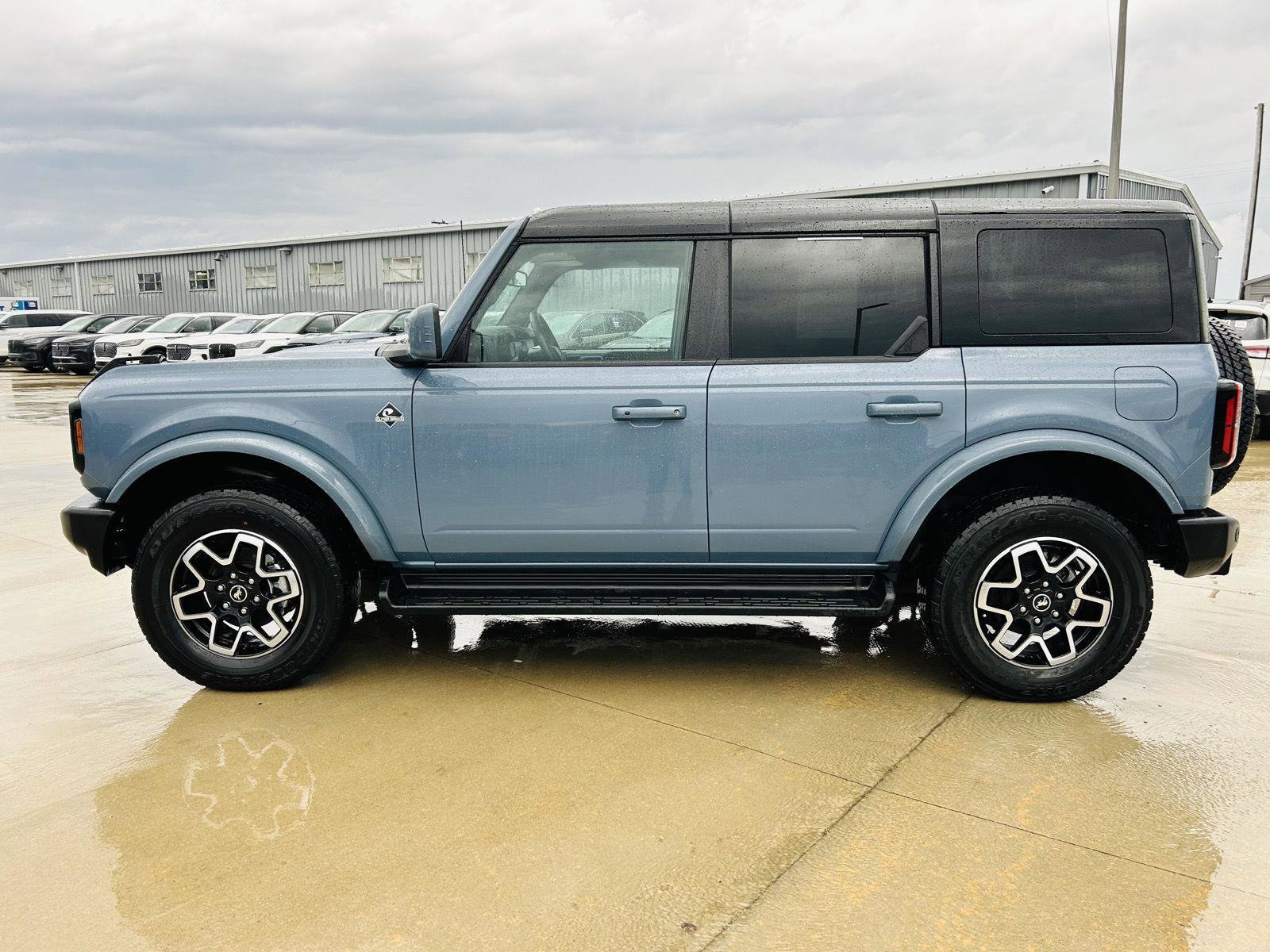 Used 2025 Ford Bronco Outer Banks AWD/4WD image 34