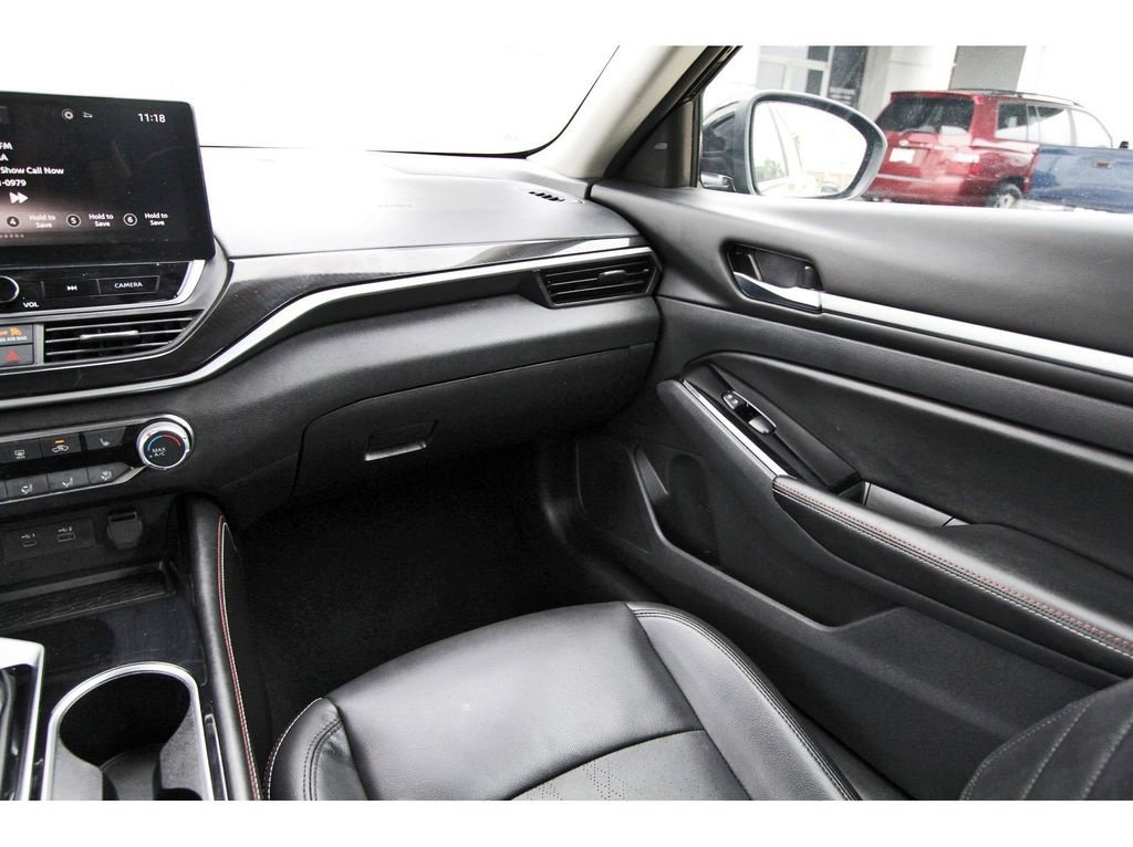 Used 2024 Nissan Altima 2.5 SR w/ SR Premium Package FWD image 10