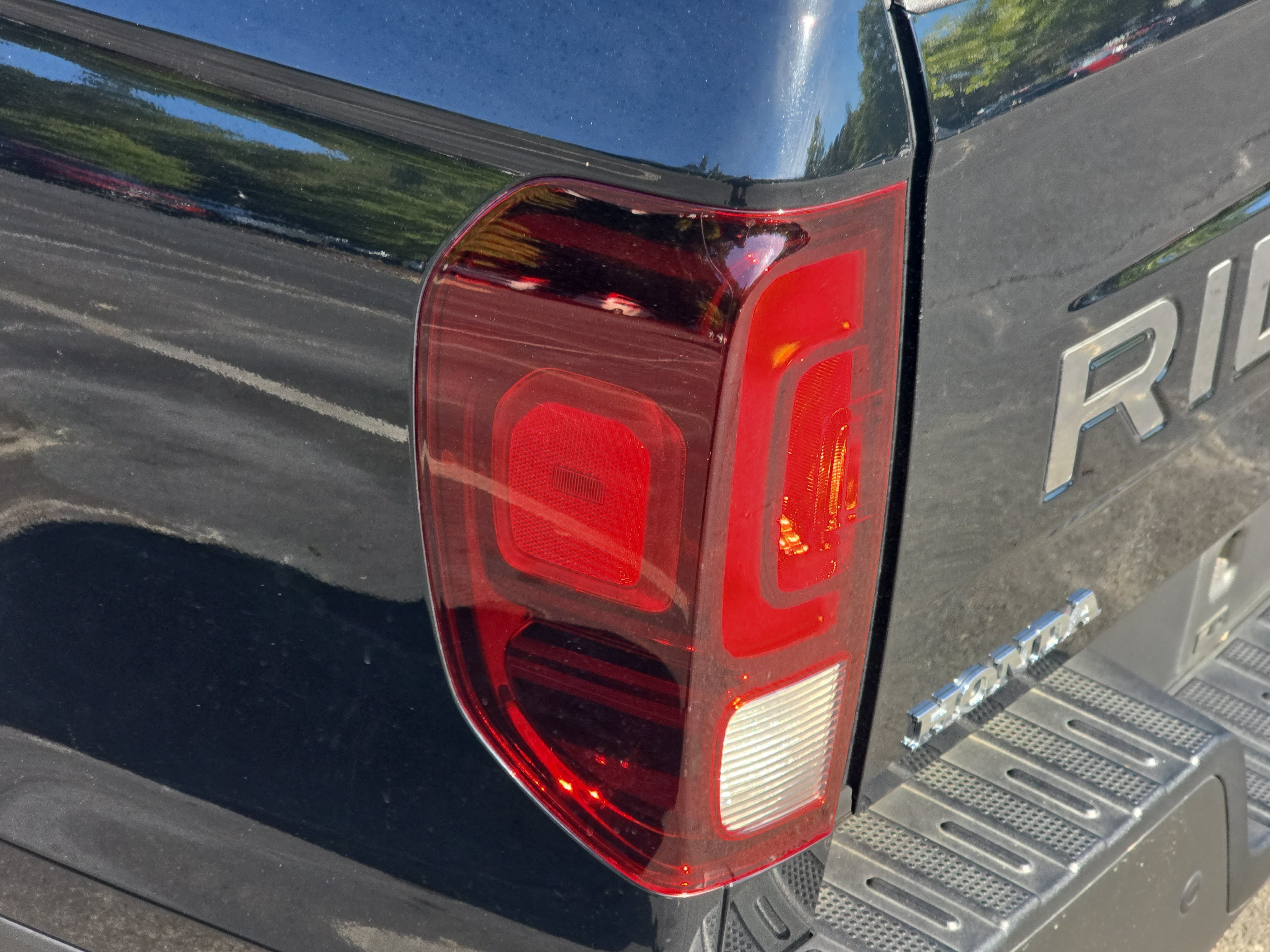 Certified 2025 Honda Ridgeline Black Edition image 35