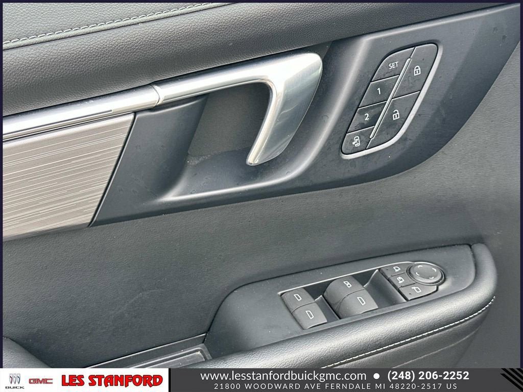 Used 2025 Buick Enclave Preferred w/ Power Package FWD image 18