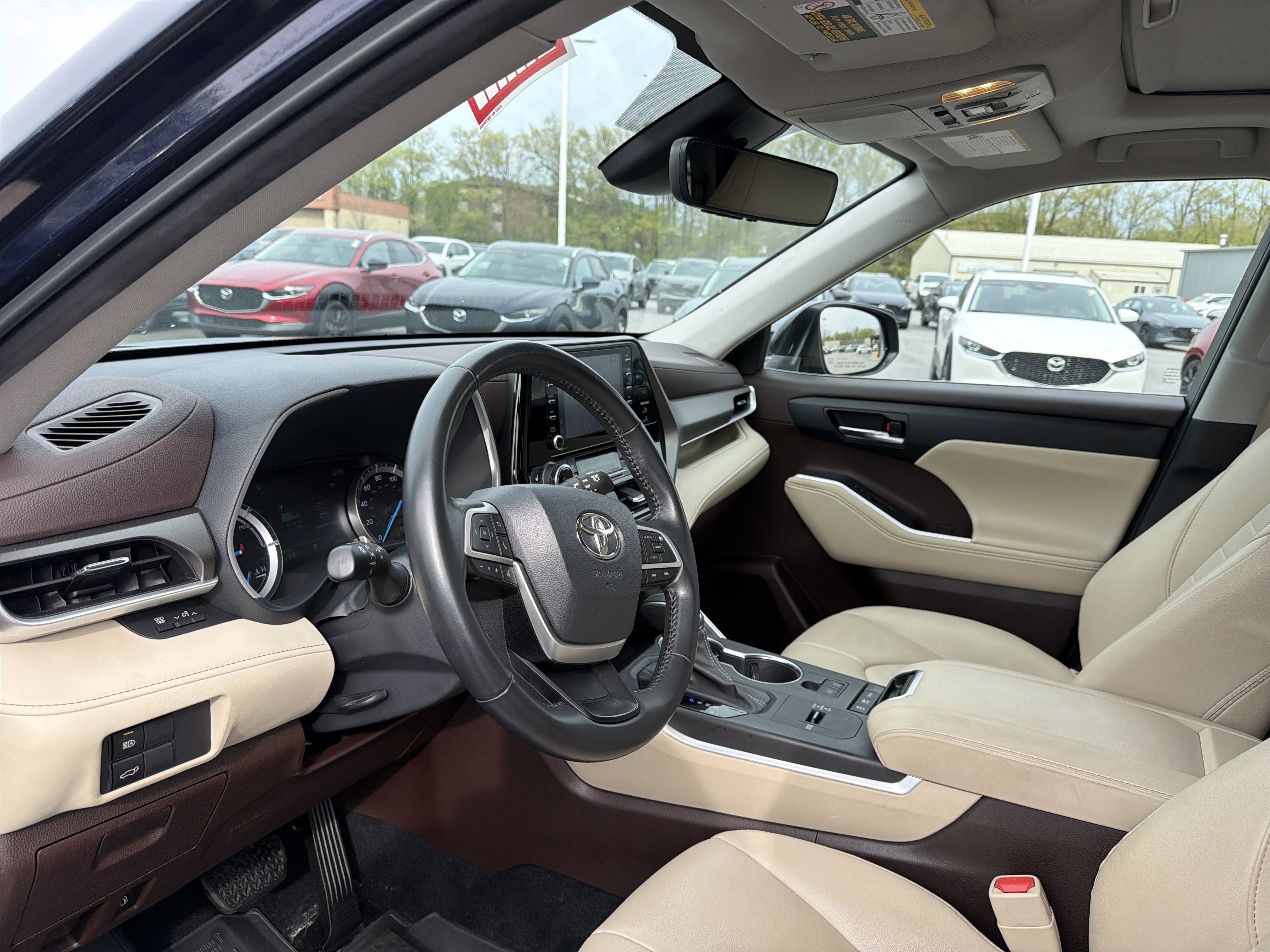 Used 2022 Toyota Highlander XLE AWD/4WD image 13