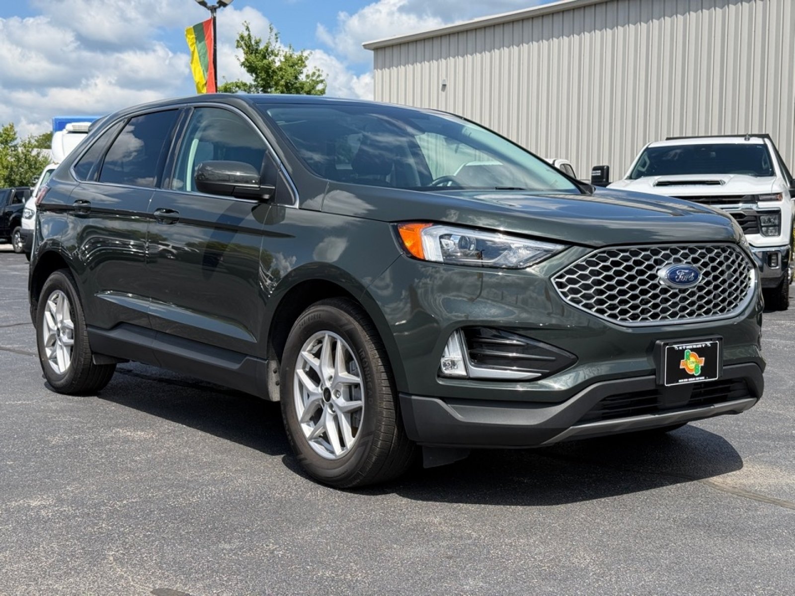 Used 2023 Ford Edge SEL w/ Convenience Package AWD/4WD image 2