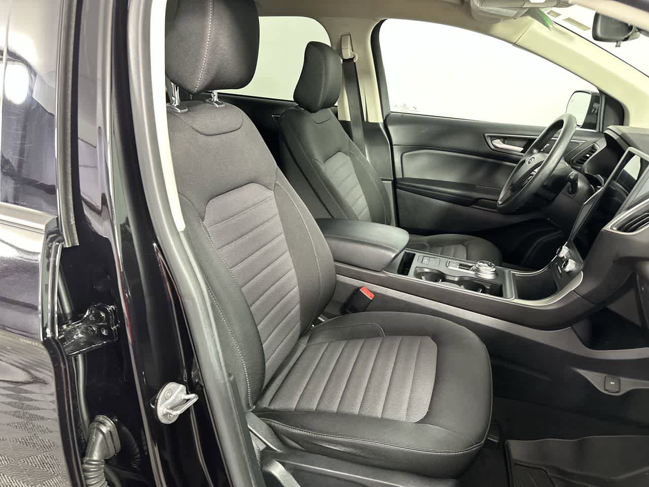 Used 2022 Ford Edge SE w/ Black Appearance Package image 19