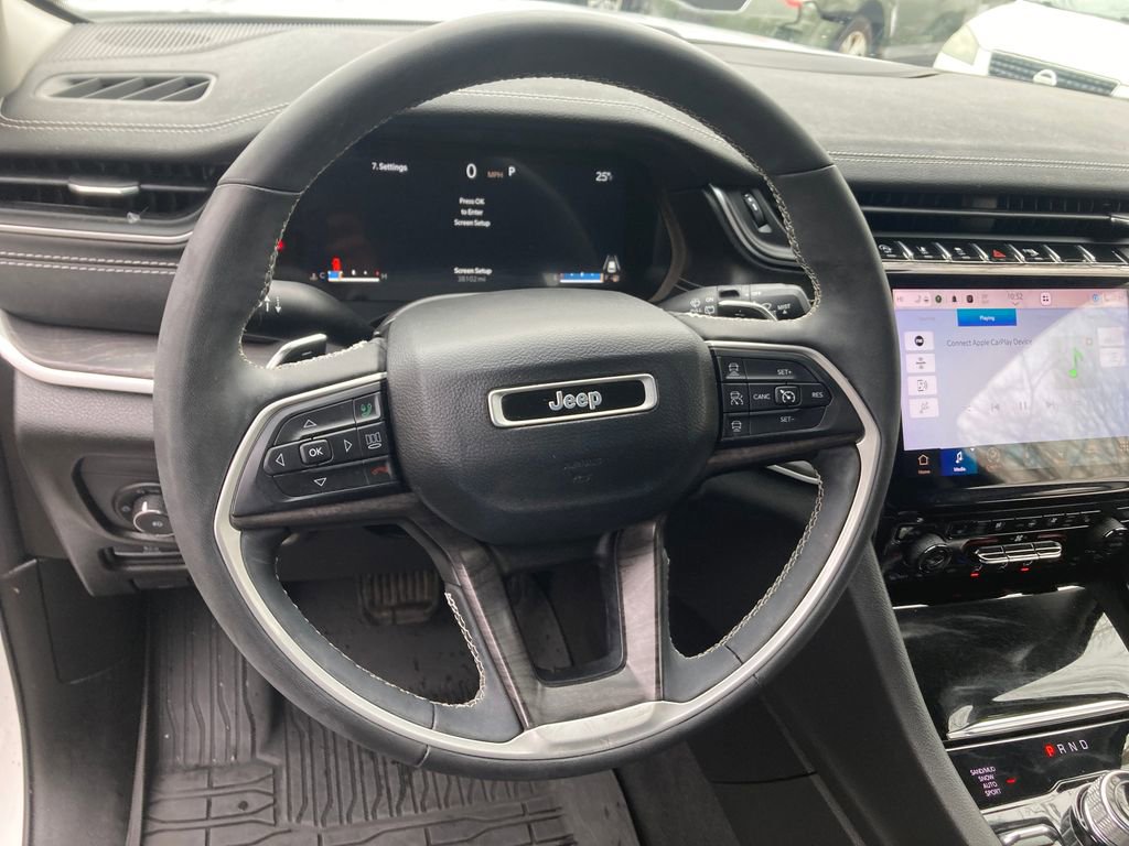 Used 2023 Jeep Grand Cherokee Limited w/ Luxury Tech Group II image 18