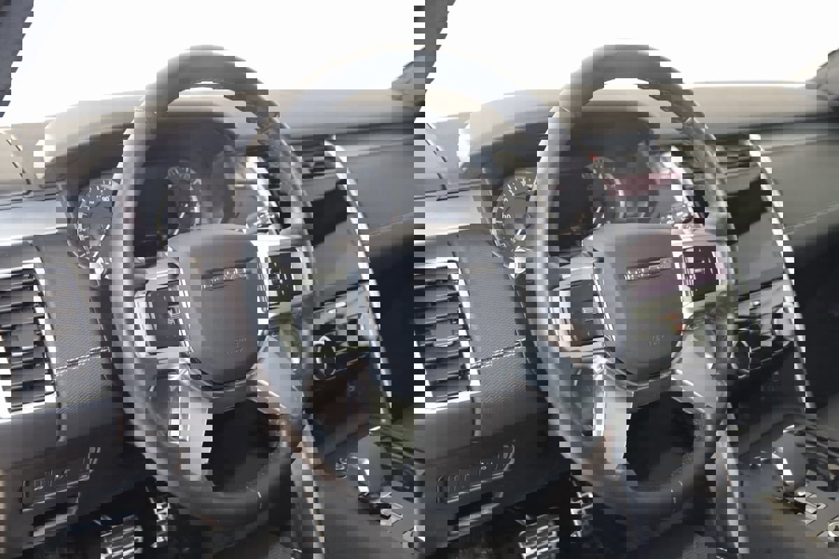 Used 2023 Land Rover Discovery S R-Dynamic image 6