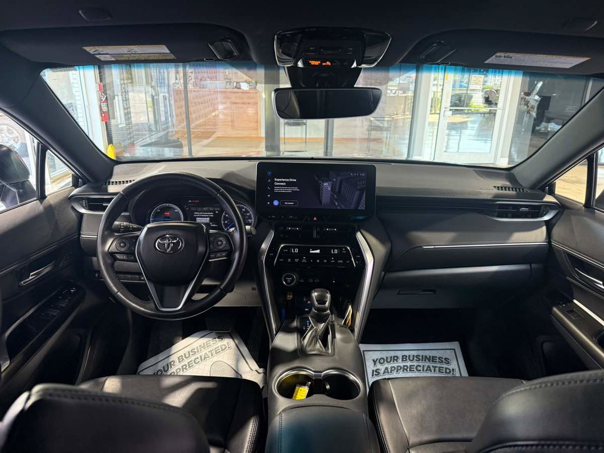 Used 2023 Toyota Venza XLE AWD/4WD image 35