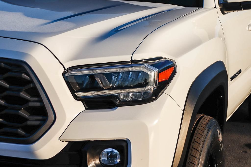 Used 2022 Toyota Tacoma TRD Off-Road w/ Technology Package RWD image 5