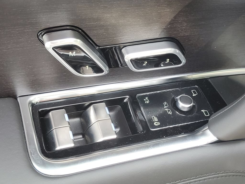New 2026 Land Rover Range Rover Long Wheelbase SE AWD/4WD image 9