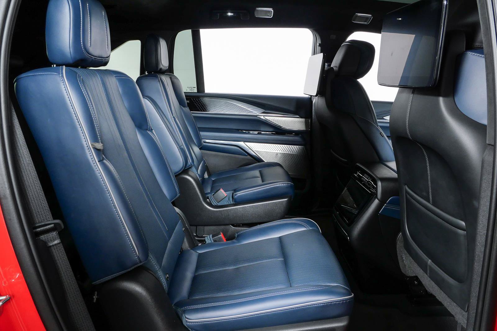 Used 2026 Cadillac Escalade IQ Sport 2 w/ LPO, ONYX Package AWD/4WD image 23