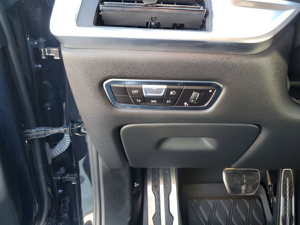 Used 2023 BMW X7 xDrive40i w/ M Sport Package image 32