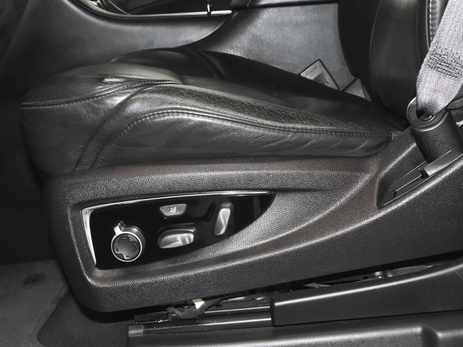 Used 2016 Cadillac Escalade Platinum image 23